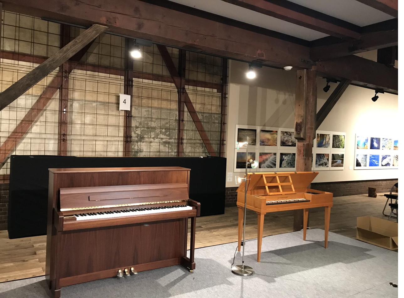 アートオフィスサイチの企画による展示と楽器