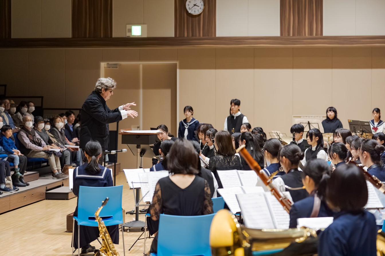 地域の子どもたちとの共演